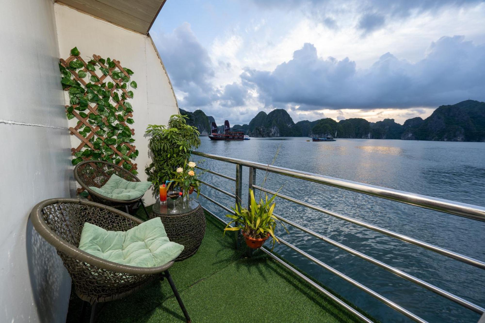Sunlight Cruise Hotel Ha Long Buitenkant foto