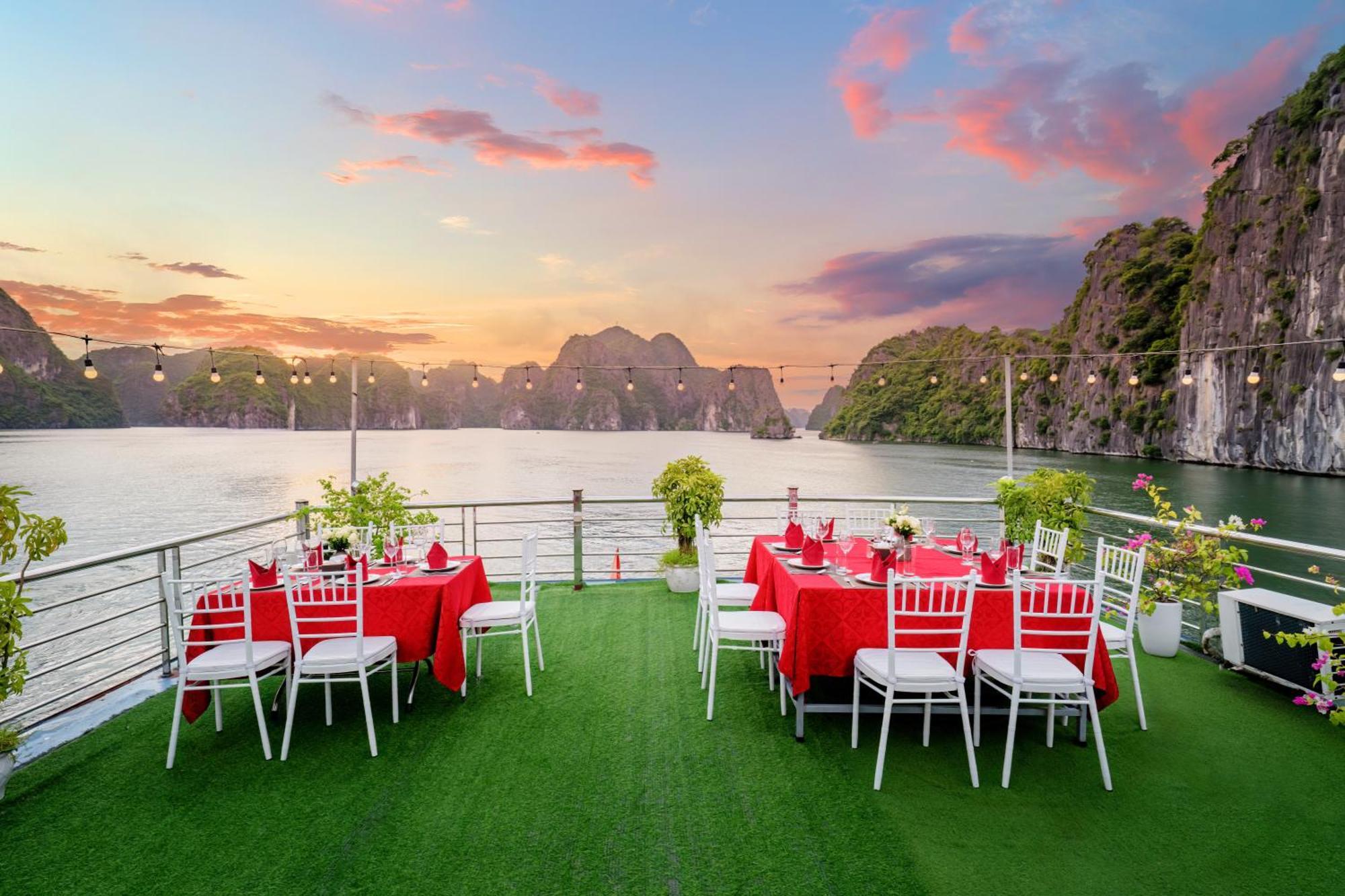 Sunlight Cruise Hotel Ha Long Buitenkant foto