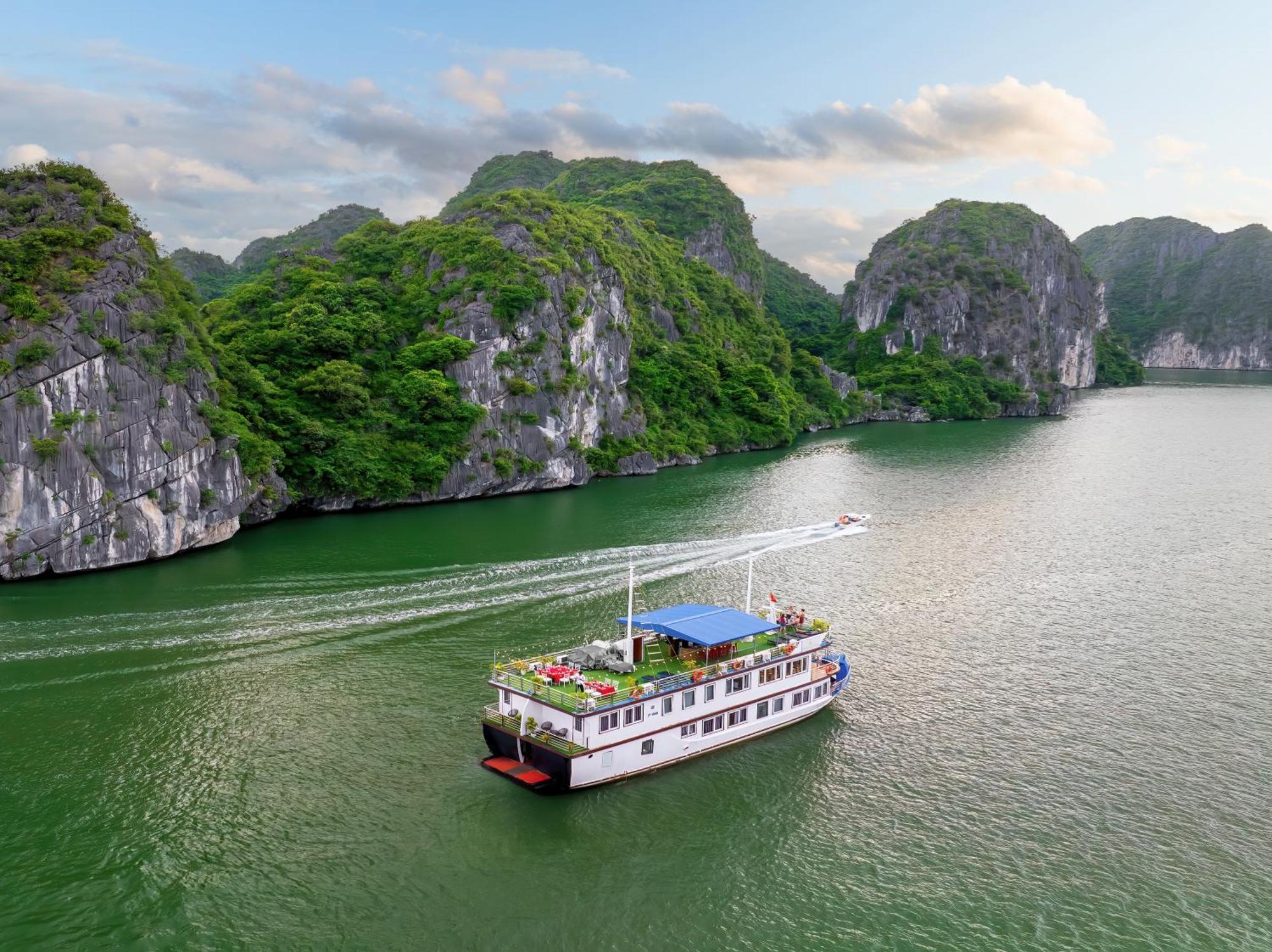 Sunlight Cruise Hotel Ha Long Buitenkant foto