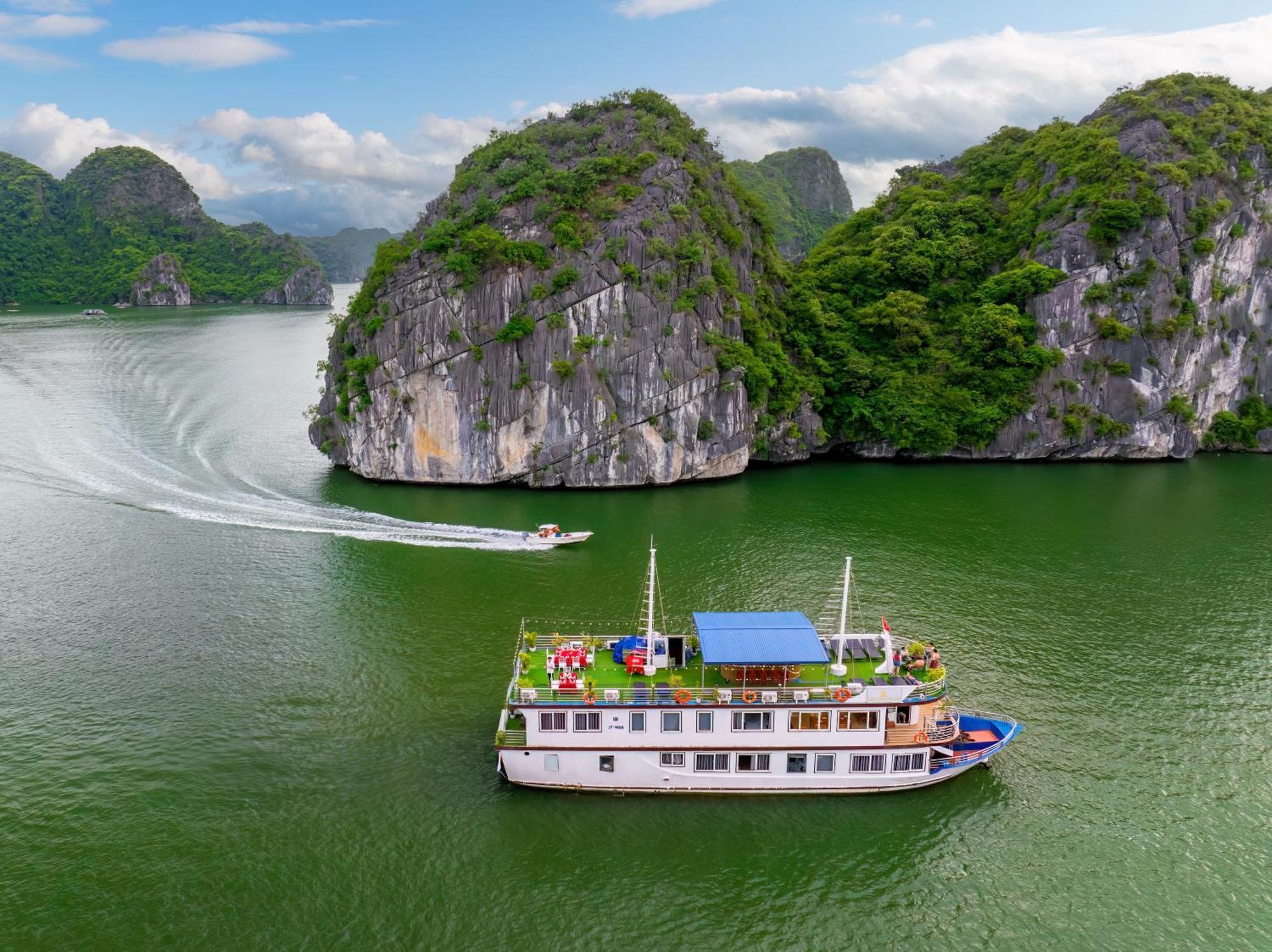 Sunlight Cruise Hotel Ha Long Buitenkant foto
